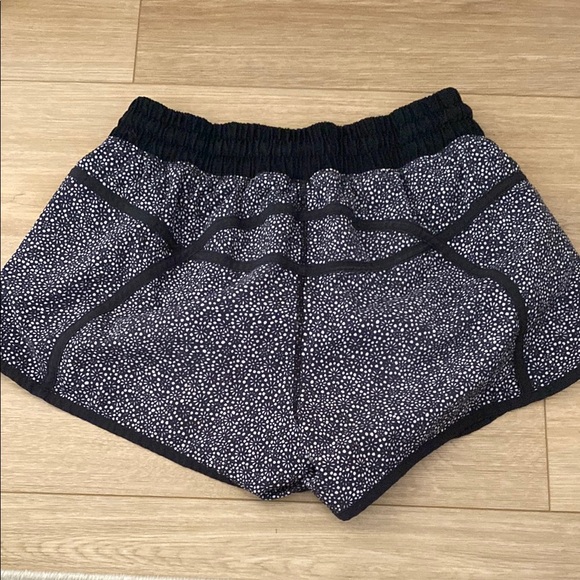 Lululemon Women's Black and White Shorts - Picture 2 of 6